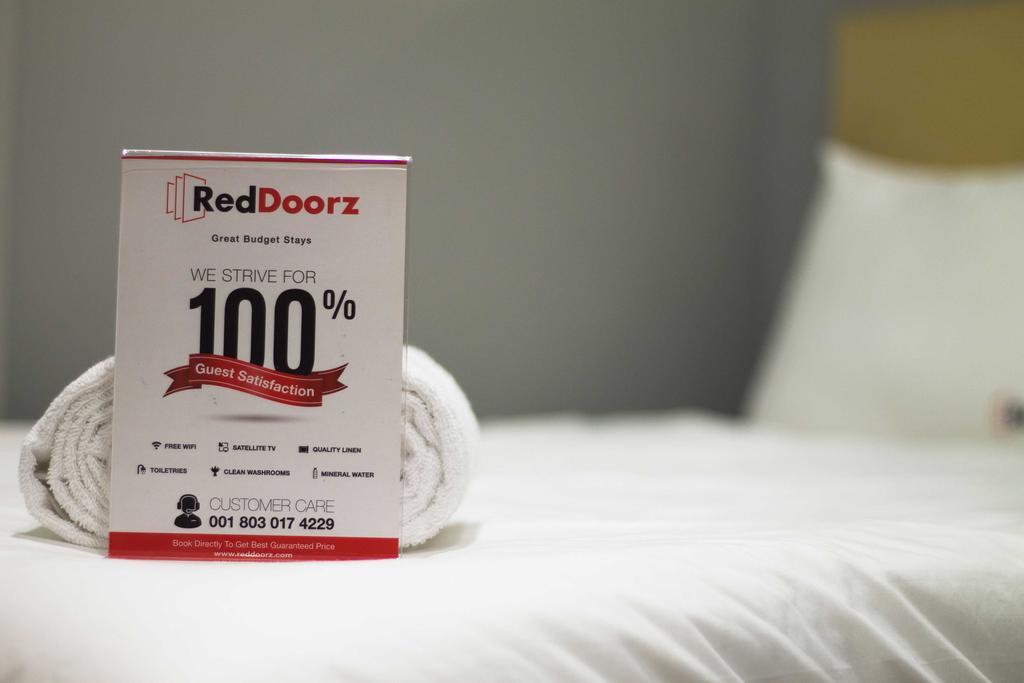 Hotel Reddoorz @ Mataram Kuta 3 Exterior foto