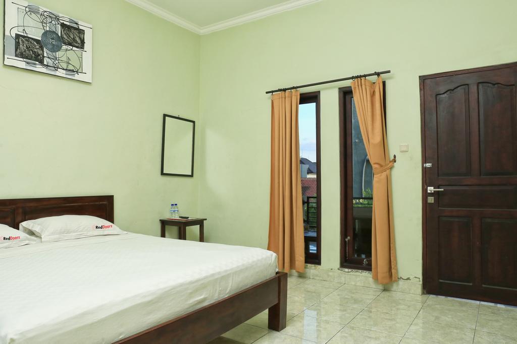 Hotel Reddoorz @ Mataram Kuta 3 Exterior foto