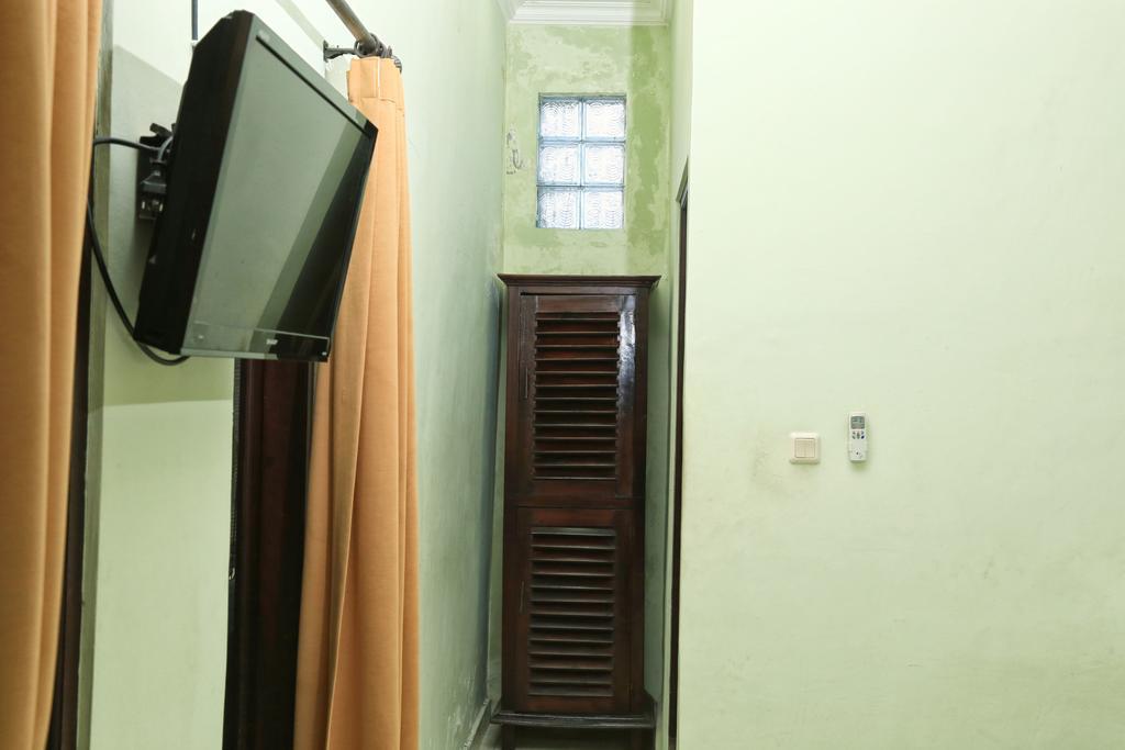 Hotel Reddoorz @ Mataram Kuta 3 Exterior foto